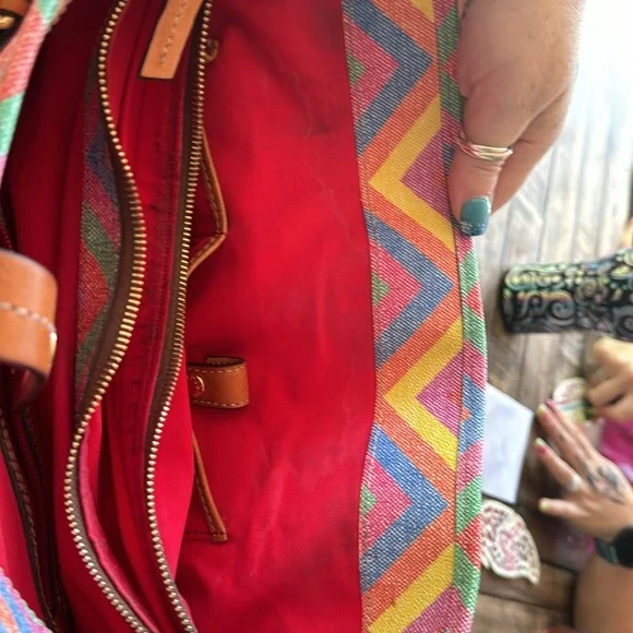 Authentic Dooney and Bourke tote w 3 inner compartments(1 of which is a zipper). - Picture 7 of 7